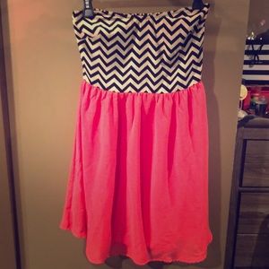 Foreign exchange - Strapless dress